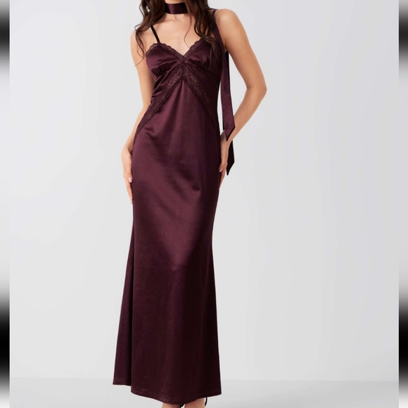 Cider Dresses & Skirts - Cider Lace Satin V-neck Solid Zipper Maxi Dress With Scarf